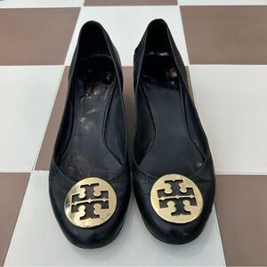 Tory Burch Black Leather Riva 2” Logo Pumps Size 8